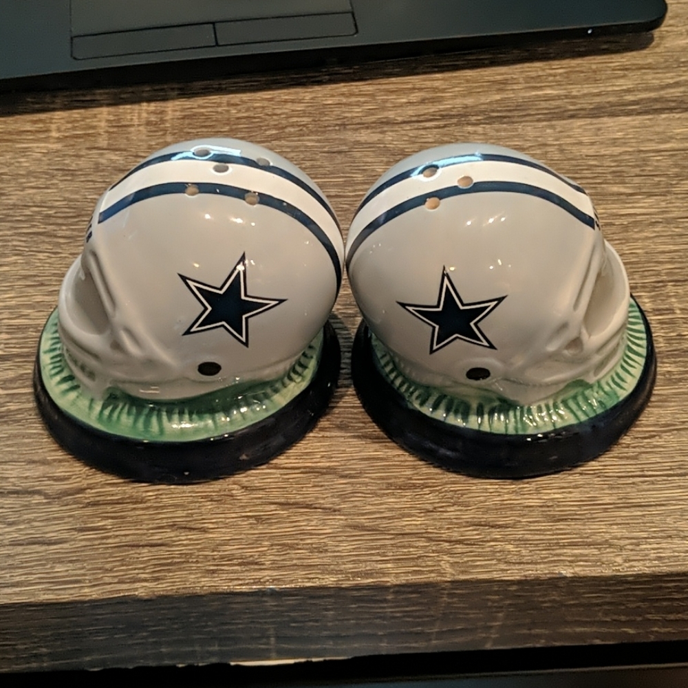 Dallas Cowboys salt and pepper shakers
